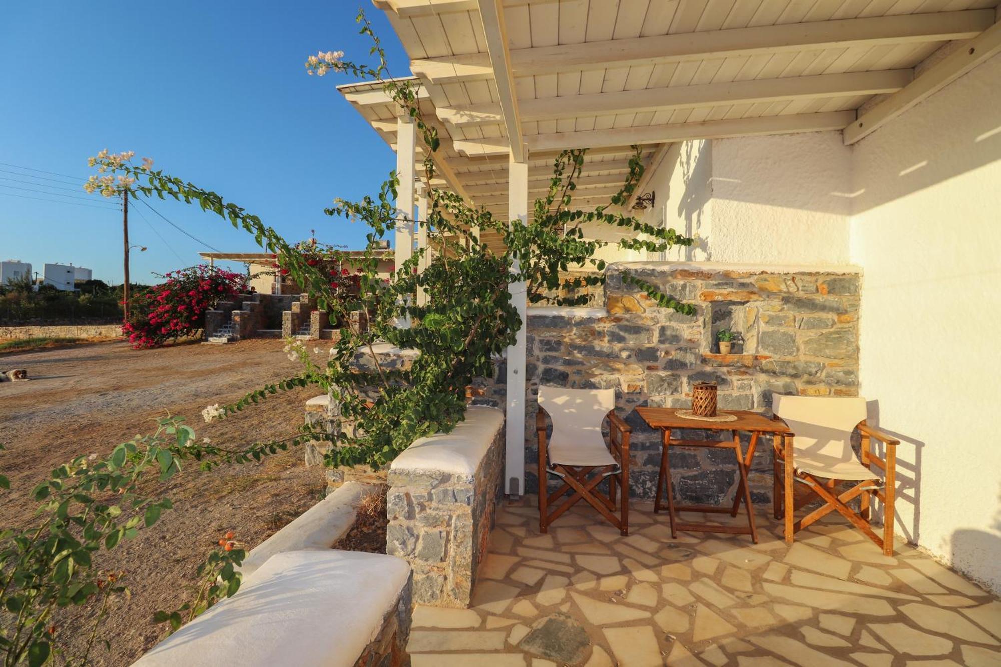 Sunny Studios Naxos Aliko Beach Exterior photo