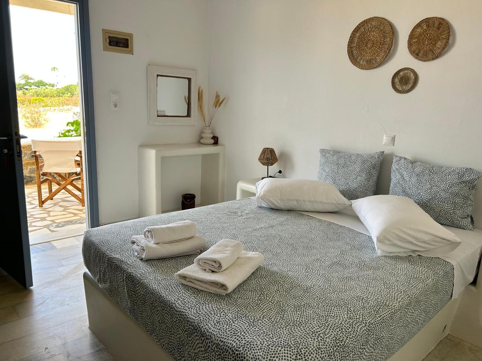 Sunny Studios Naxos Aliko Beach Exterior photo
