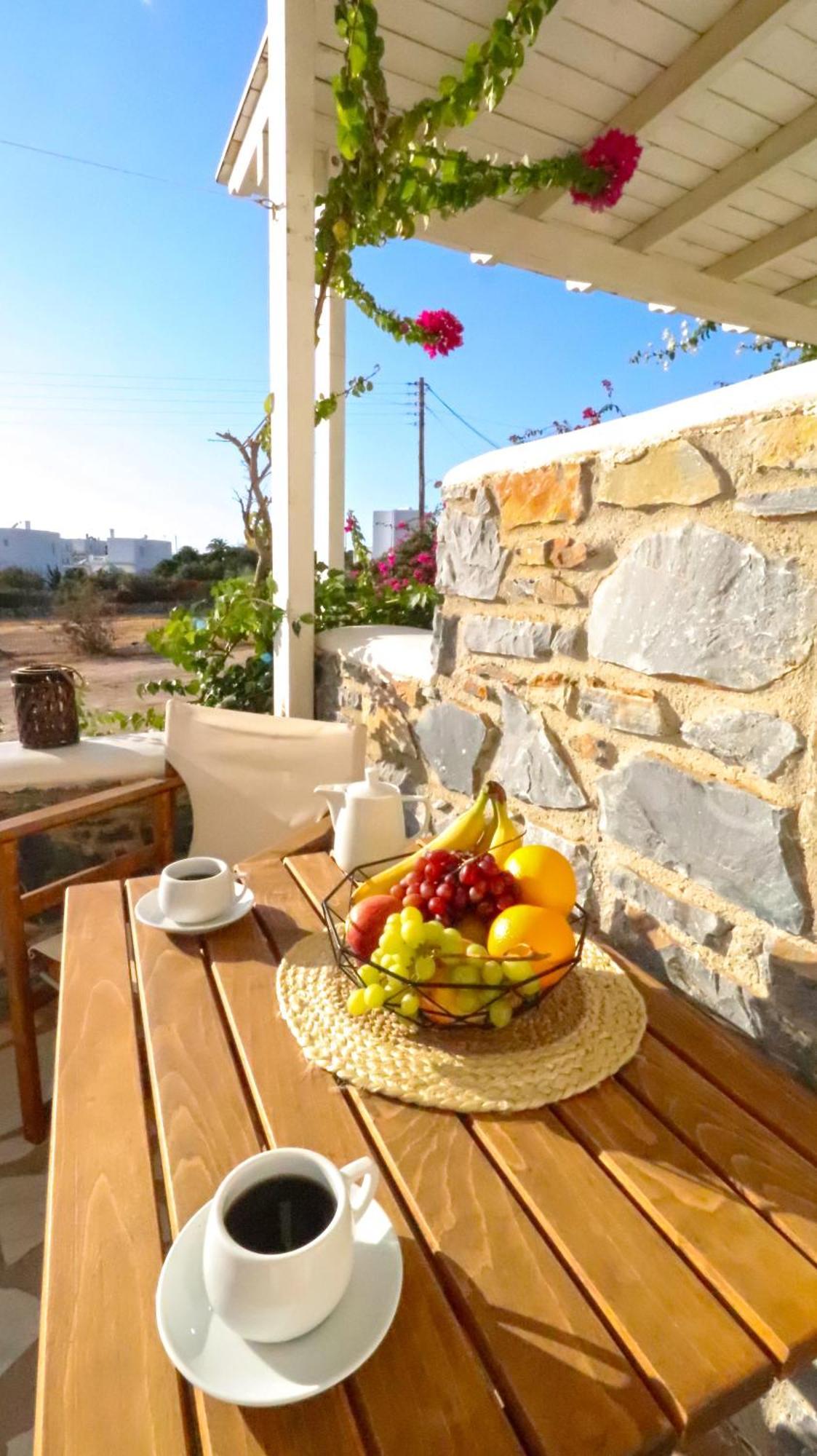 Sunny Studios Naxos Aliko Beach Exterior photo