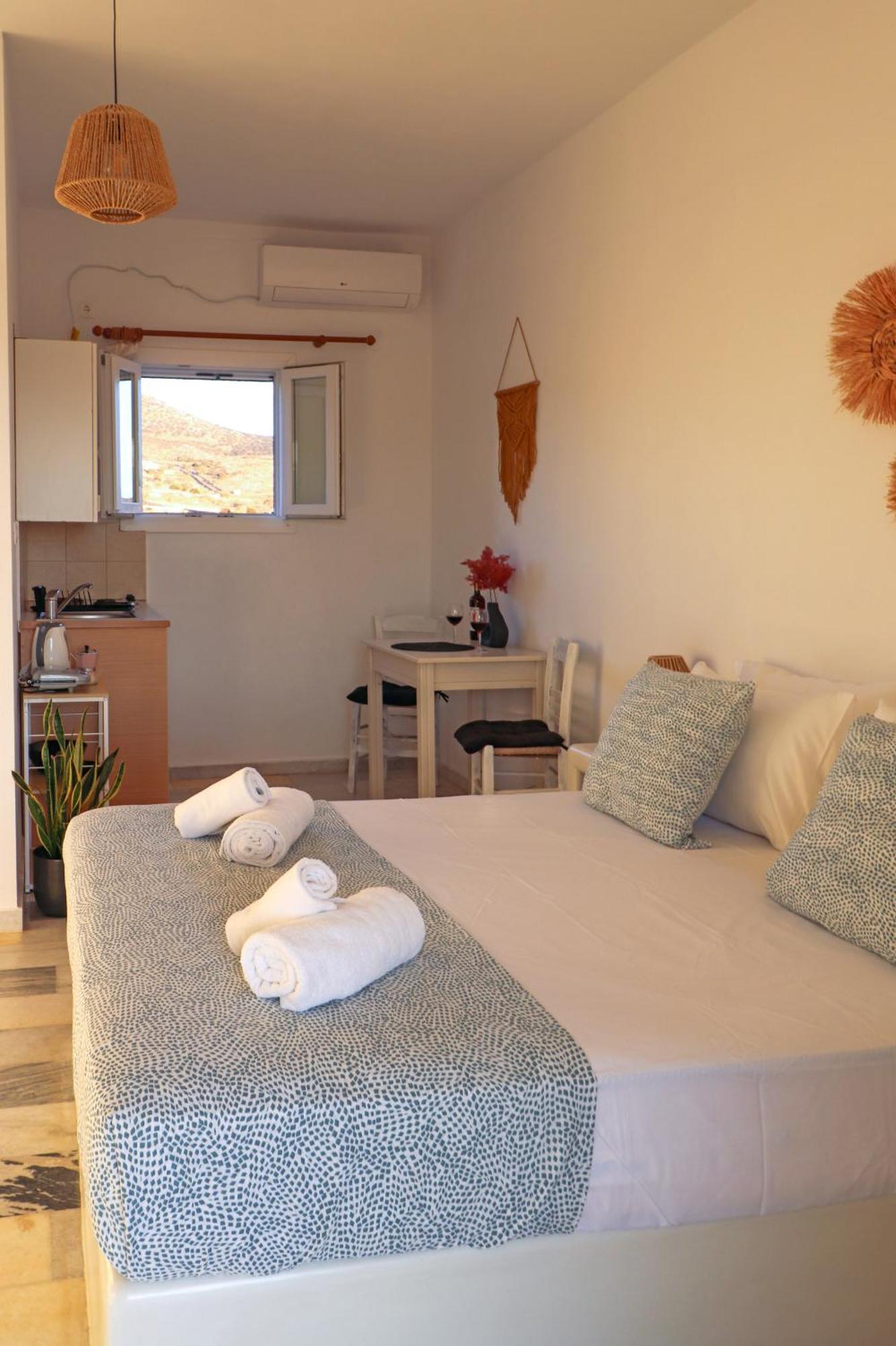 Sunny Studios Naxos Aliko Beach Exterior photo