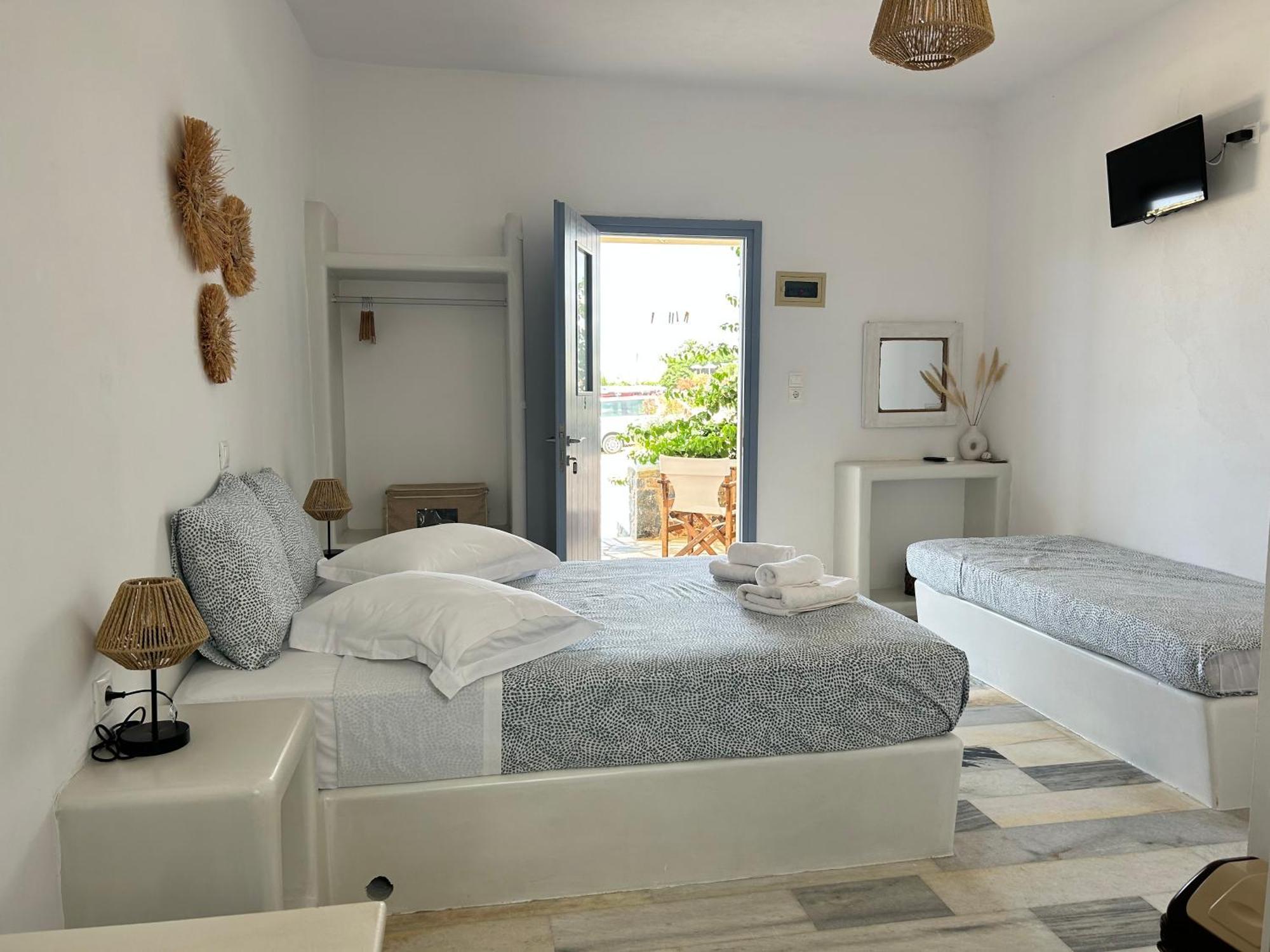 Sunny Studios Naxos Aliko Beach Exterior photo