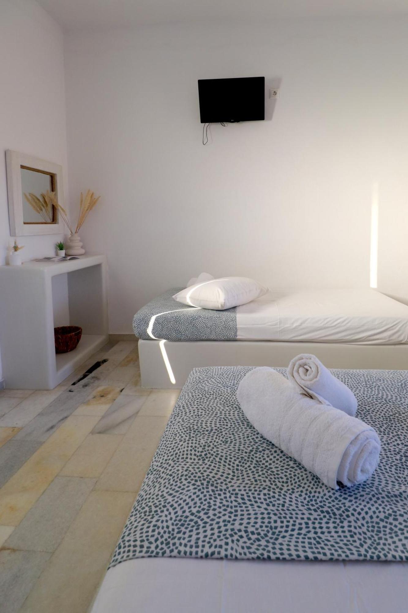 Sunny Studios Naxos Aliko Beach Exterior photo