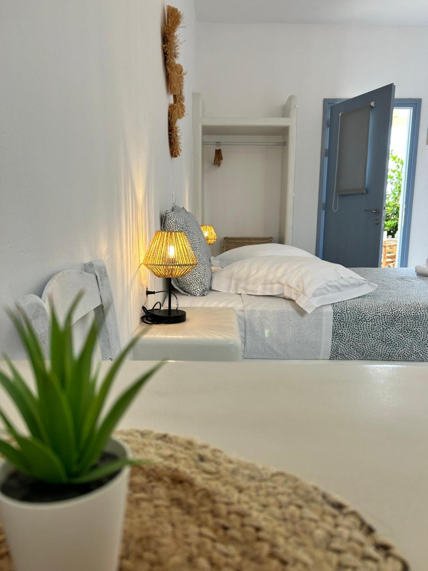Sunny Studios Naxos Aliko Beach Exterior photo